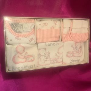 New in box 6 piece teddies choice bootees bib hat sleeper breakfast lunch dinner